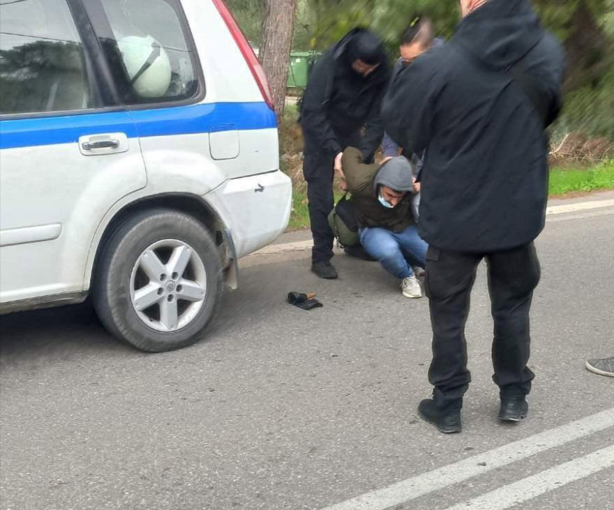 Συμπλοκές ΜΑΤ με μετανάστες στη Μαλακάσα  - Συνελήφθη Αφγανός που απείλησε αστυνομικό με μαχαίρι