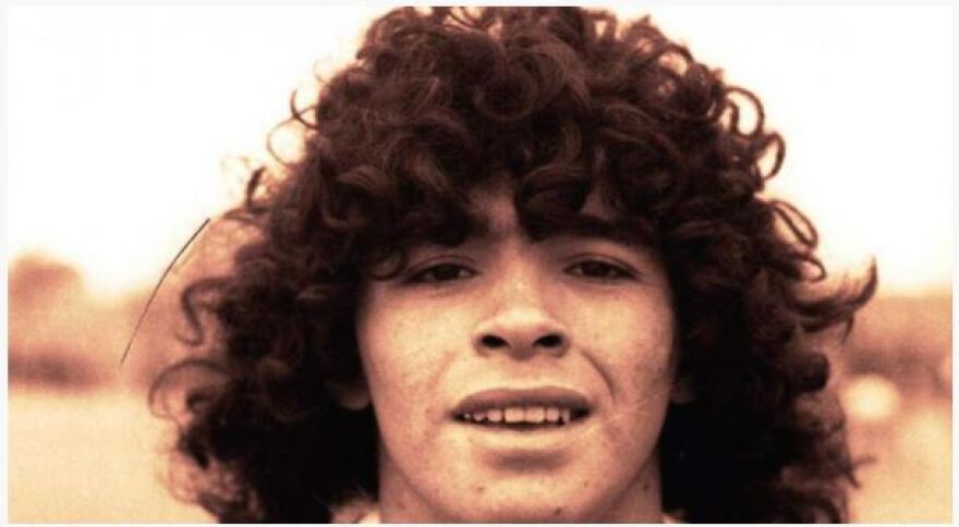 Ντιέγκο Μαραντόνα: Οι 11 πιο χαρακτηριστικές φωτογραφίες στην καριέρα του