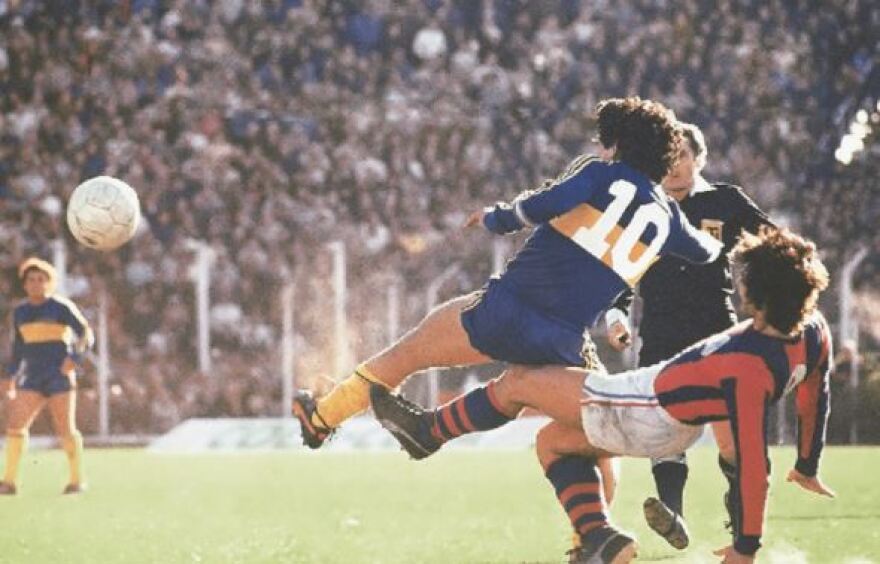 Ντιέγκο Μαραντόνα: Οι 11 πιο χαρακτηριστικές φωτογραφίες στην καριέρα του