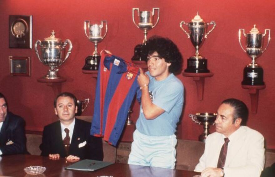 Ντιέγκο Μαραντόνα: Οι 11 πιο χαρακτηριστικές φωτογραφίες στην καριέρα του