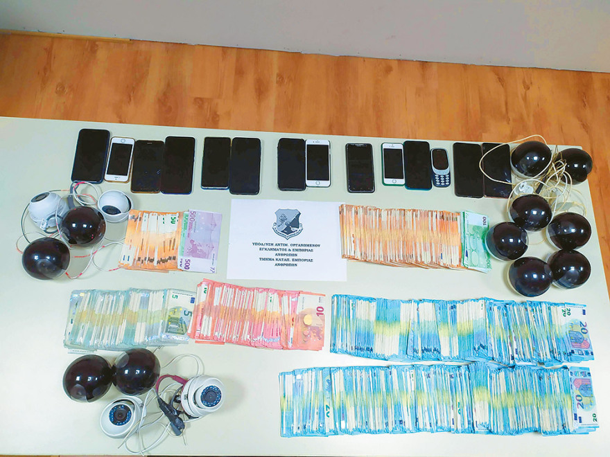 Συγκλονίζει 19χρονο call girl από τη Μολδαβία: «Με ανάγκαζαν να κάνω σεξ με 50 άντρες κάθε μέρα»