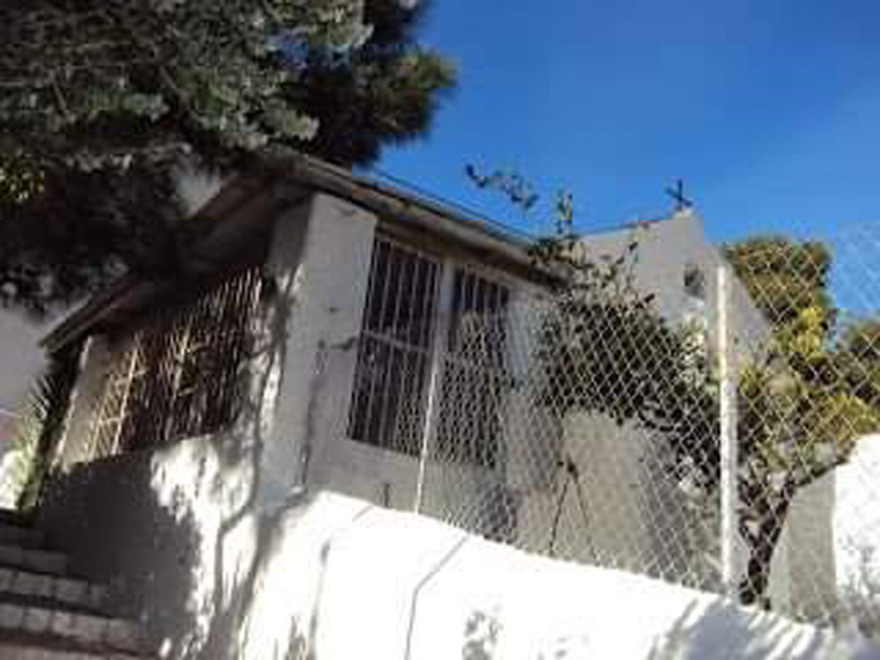 Ύδρα: Καταγγελία κατά ιερέα ότι παραβίασε ιδιωτικό εκκλησάκι για να λειτουργήσει - Τι απαντά η Μητρόπολη