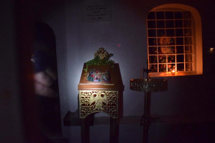 Ύδρα: Καταγγελία κατά ιερέα ότι παραβίασε ιδιωτικό εκκλησάκι για να λειτουργήσει - Τι απαντά η Μητρόπολη