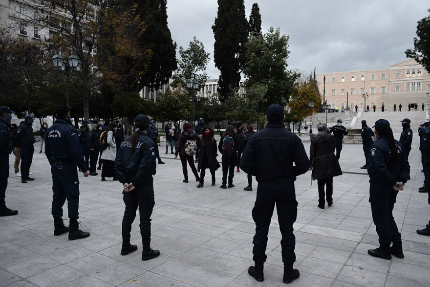 Συγκέντρωση για τη βία κατά των γυναικών στο Σύνταγμα - Εννέα προσαγωγές