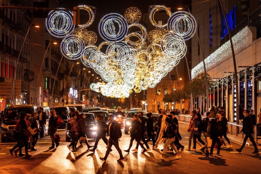 Ισπανία: Η Μαδρίτη άναψε τα χριστουγεννιάτικα φωτάκια της (Φωτογραφίες)