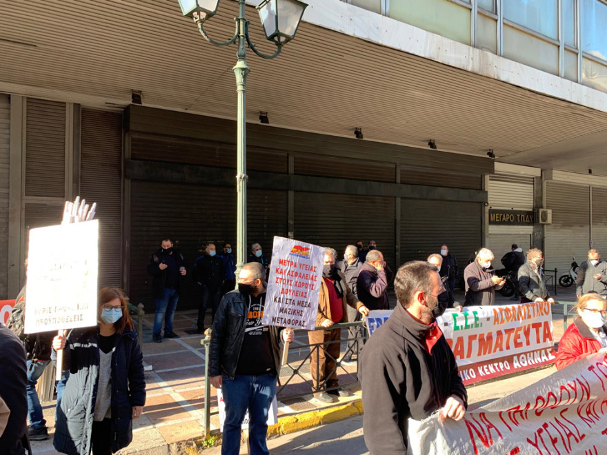 Μοτοπορεία και συγκέντρωση του ΠΑΜΕ στο υπουργείο Εργασίας