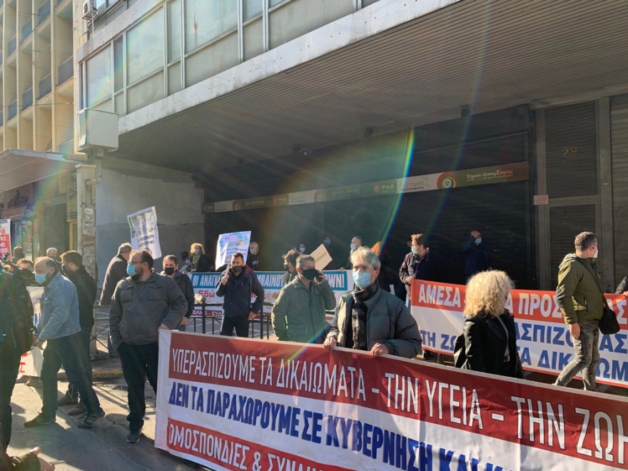 Μοτοπορεία και συγκέντρωση του ΠΑΜΕ στο υπουργείο Εργασίας