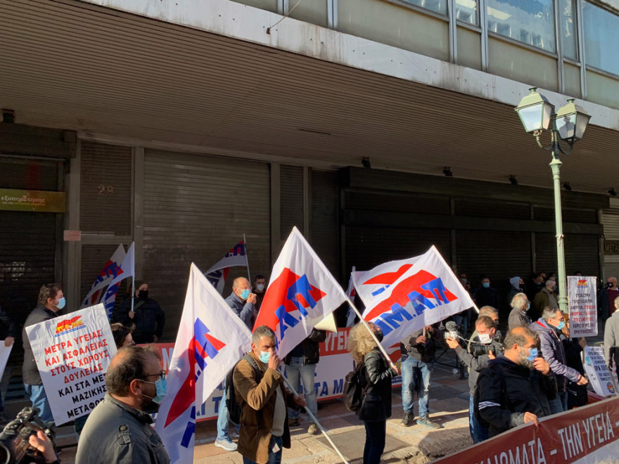 Μοτοπορεία και συγκέντρωση του ΠΑΜΕ στο υπουργείο Εργασίας