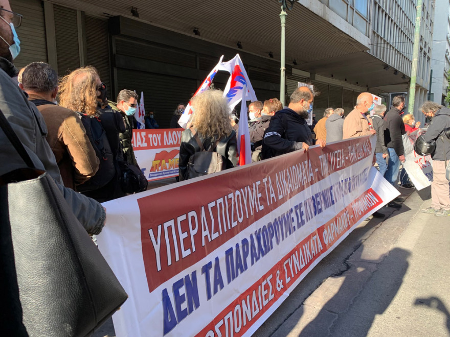 Μοτοπορεία και συγκέντρωση του ΠΑΜΕ στο υπουργείο Εργασίας