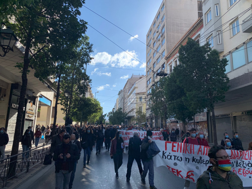 Μοτοπορεία και συγκέντρωση του ΠΑΜΕ στο υπουργείο Εργασίας