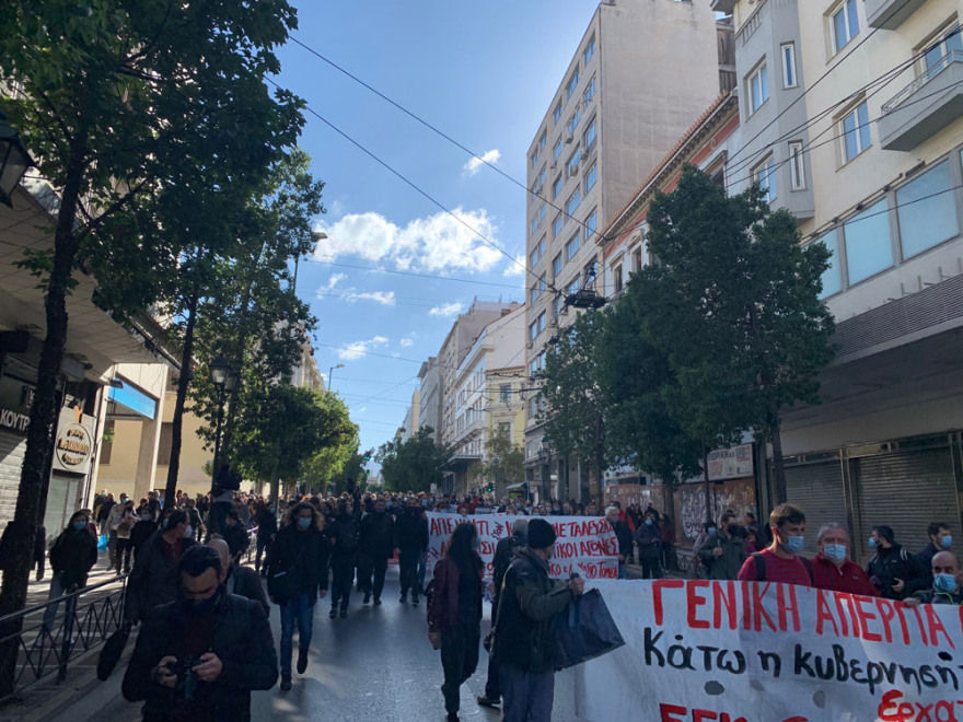 Μοτοπορεία και συγκέντρωση του ΠΑΜΕ στο υπουργείο Εργασίας