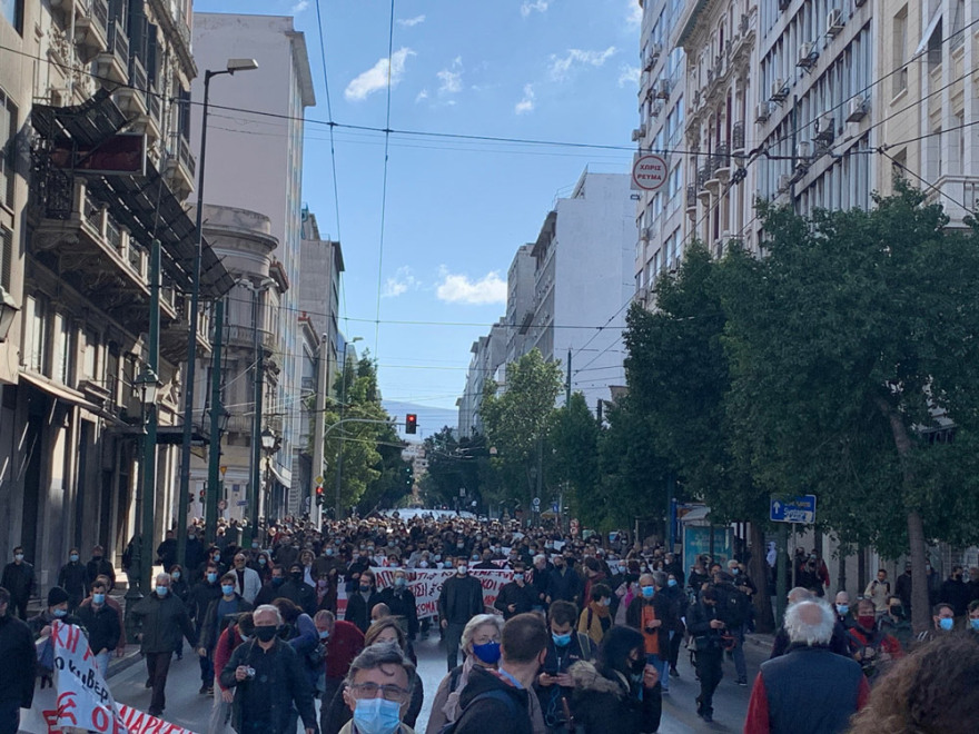 Μοτοπορεία και συγκέντρωση του ΠΑΜΕ στο υπουργείο Εργασίας