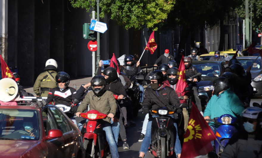 Μοτοπορεία και συγκέντρωση του ΠΑΜΕ στο υπουργείο Εργασίας
