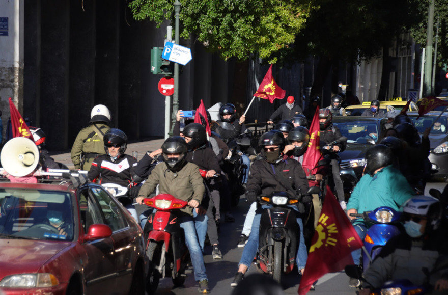 Μοτοπορεία και συγκέντρωση του ΠΑΜΕ στο υπουργείο Εργασίας