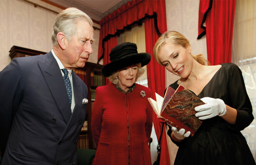 Τζίλιαν Αντερσον: Τo αληθινό πρόσωπο της «Θάτσερ»