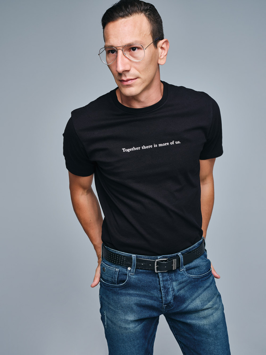 Μιχάλης Σαράντης: «Το θέατρο είναι σαν το ποδόσφαιρο»