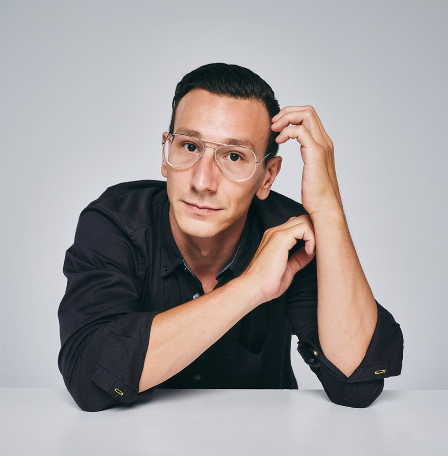 Μιχάλης Σαράντης: «Το θέατρο είναι σαν το ποδόσφαιρο»