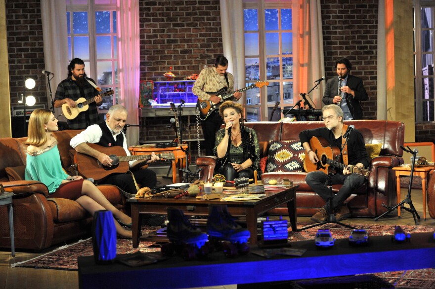 ΕΡΤ: Ο Μίλτος Πασχαλίδης και η Γιώτα Νέγκα ανοίγουν το «Μουσικό κουτί» 