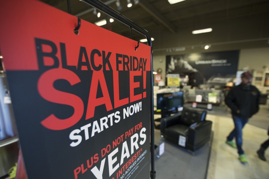 Black Friday: Φρενίτιδα στην Αμερική εν μέσω πανδημίας - Πρώτες σε αγορές οι πιτζάμες και οι φόρμες 