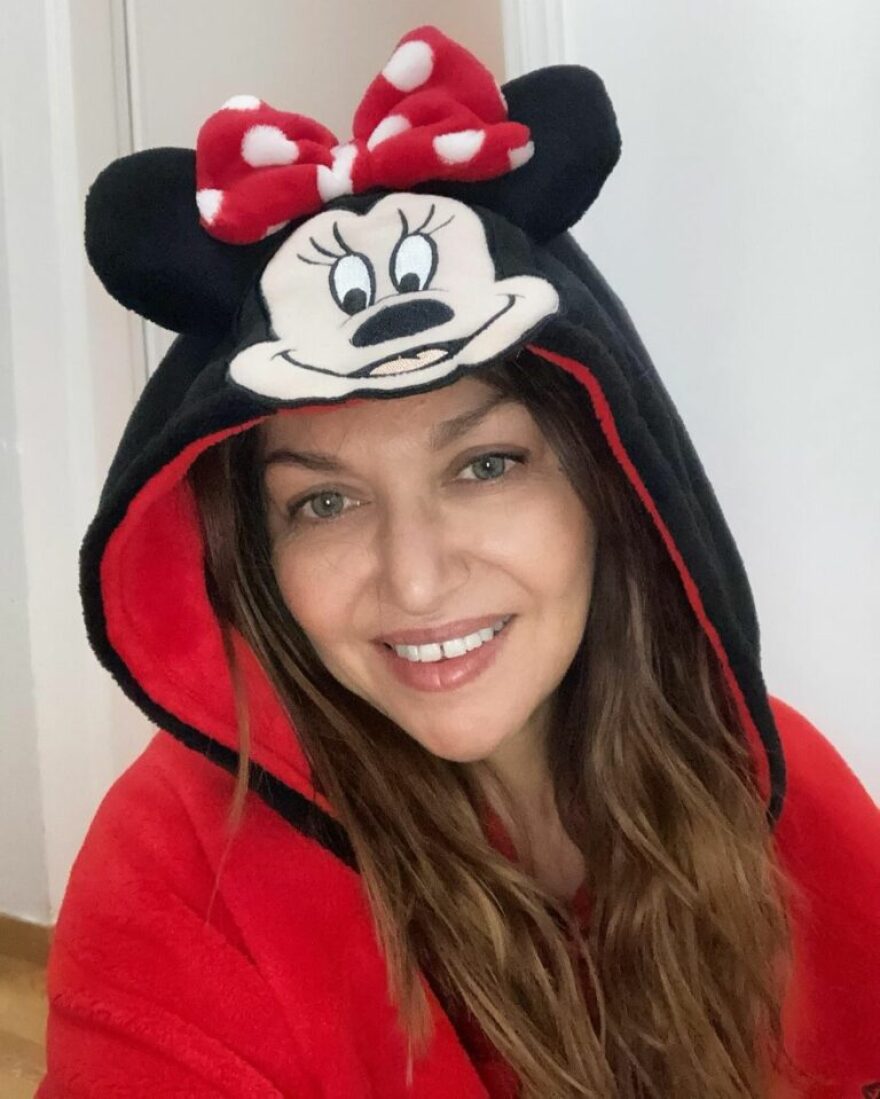 Η Καίτη Γαρμπή ποζάρει ως... Μίνι Μάους - Φωτογραφία 