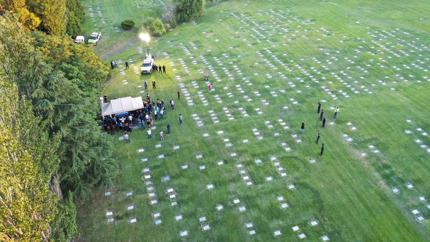 Ντιέγκο Μαραντόνα: «Σκεπασμένος» με τη σημαία της Αργεντινής στην τελευταία του κατοικία