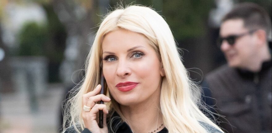 Γύρω-γύρω όλες, στη μέση η Ελένη