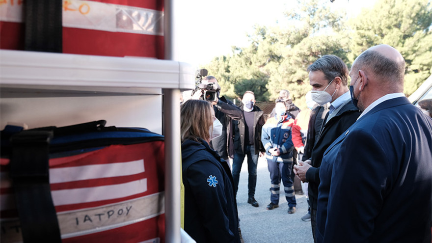 Μητσοτάκης: Χριστούγεννα με μια οικογένεια ακόμα