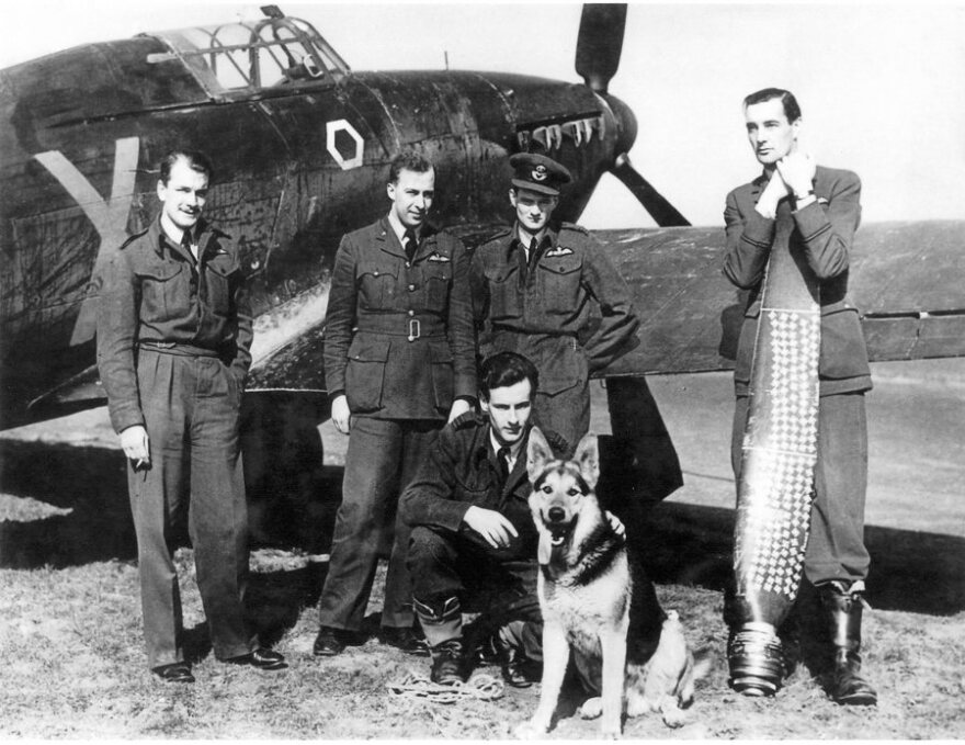 Τζον Χέμινγουεϊ: Ο τελευταίος εν ζωή πιλότος της Μάχης της Αγγλίας σε μία αποκαλυπτική συνέντευξη