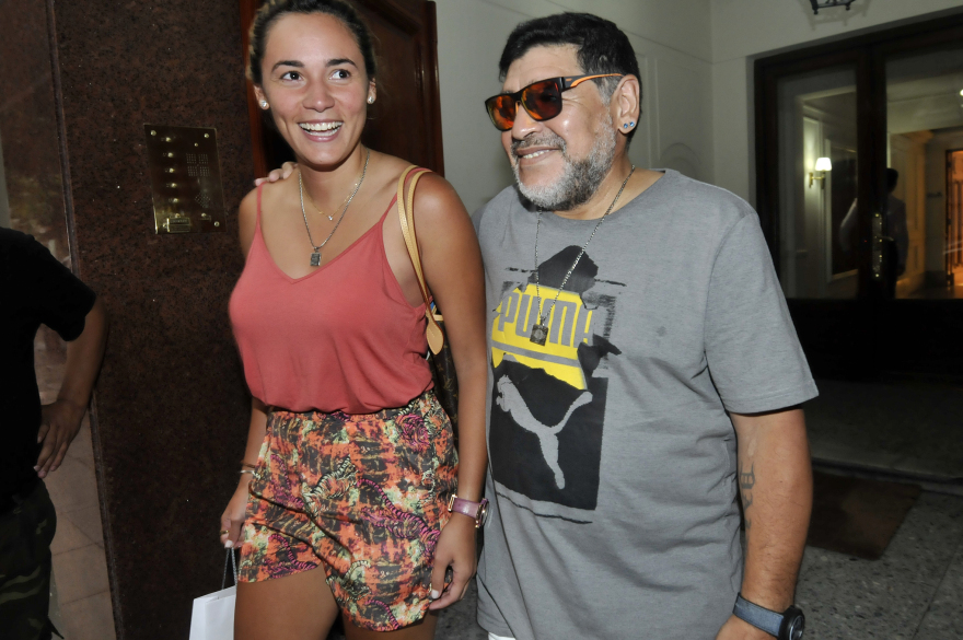 Ντιέγκο Μαραντόνα: Όταν ο «θεός» σταμάτησε στην Τούμπα και στο Καραϊσκάκη