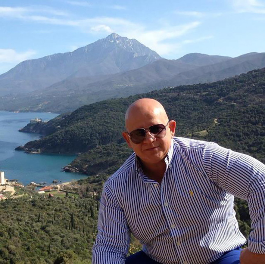 Κορωνοϊός: Θρήνος για τον 49χρονο γυναικολόγο που πέθανε στη Λάρισα - «Ήσουν κάτι παραπάνω από γιατρός... »