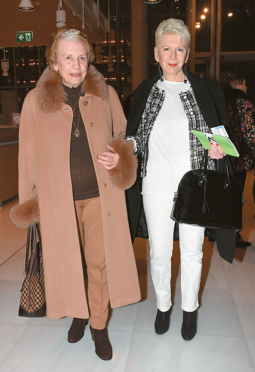 Έλενα Ακρίτα: Η γλωσσοκοπάνα των social media