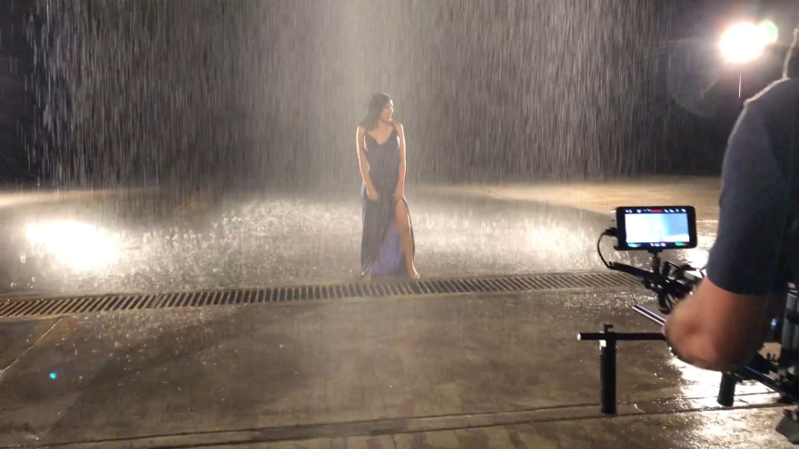 Λένα Ζευγαρά: Βίντεο και φωτογραφίες από το νέο της clip, πριν κυκλοφορήσει