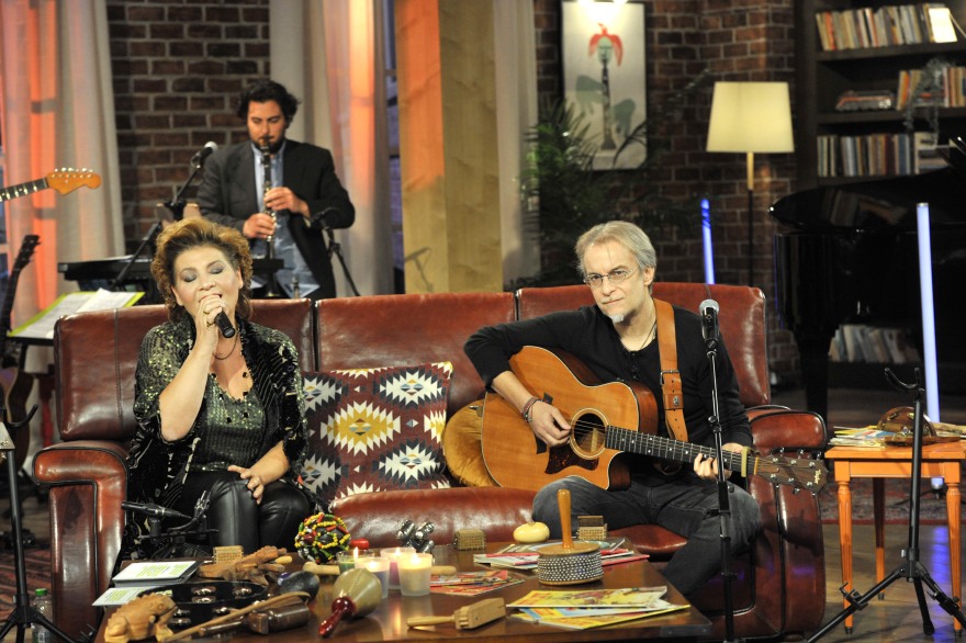 «Μουσικό κουτί»: Δείτε δύο «απρόσμενες» ερμηνείες από την αποψινή εκπομπή της ΕΡΤ1