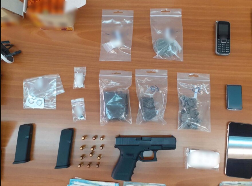 Χλιδάτη ζωή, γρήγορα αυτοκίνητα και τζίρος 1 εκατ. ευρώ για σπείρα ναρκωτικών 