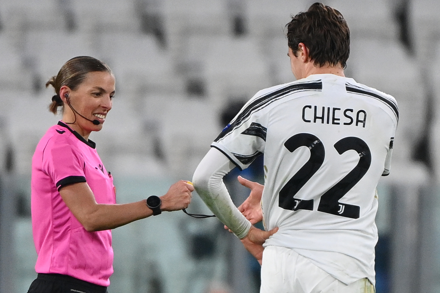 Γράφει ιστορία στο «Juventus Arena» η Στεφανί Φραπάρ: Η πρώτη γυναίκα διαιτητής στο Champions League