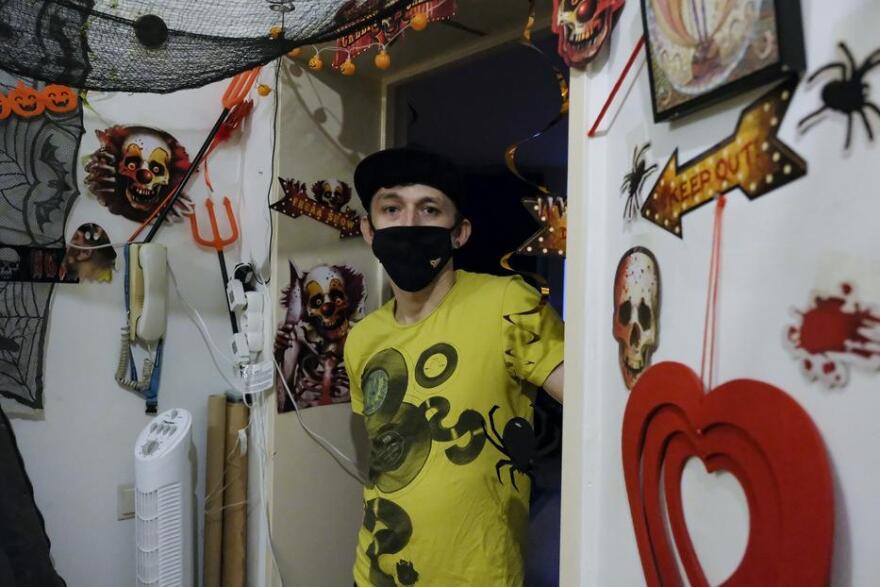 Βρυξέλλες: Αυτό είναι το δωμάτιο που έγινε το gay όργιο - Ο ευρωβουλευτής πήγε να το σκάσει από την υδρορροή