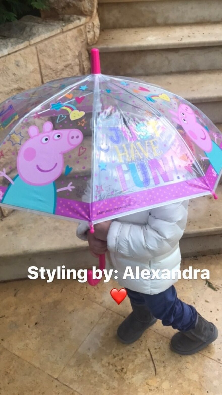 Ελεονώρα Μελέτη: Βόλτα στη βροχή με την 2,5 ετών κόρη της