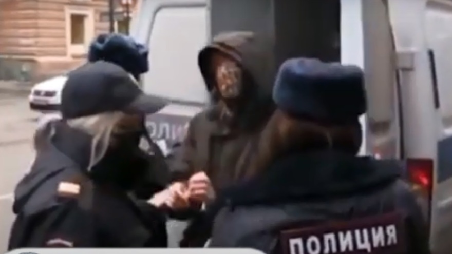 Ρωσία: Μοντέλο της Vogue μαχαίρωσε θανάσιμα τον άντρα της επειδή πήγε στο σπίτι με άλλη γυναίκα