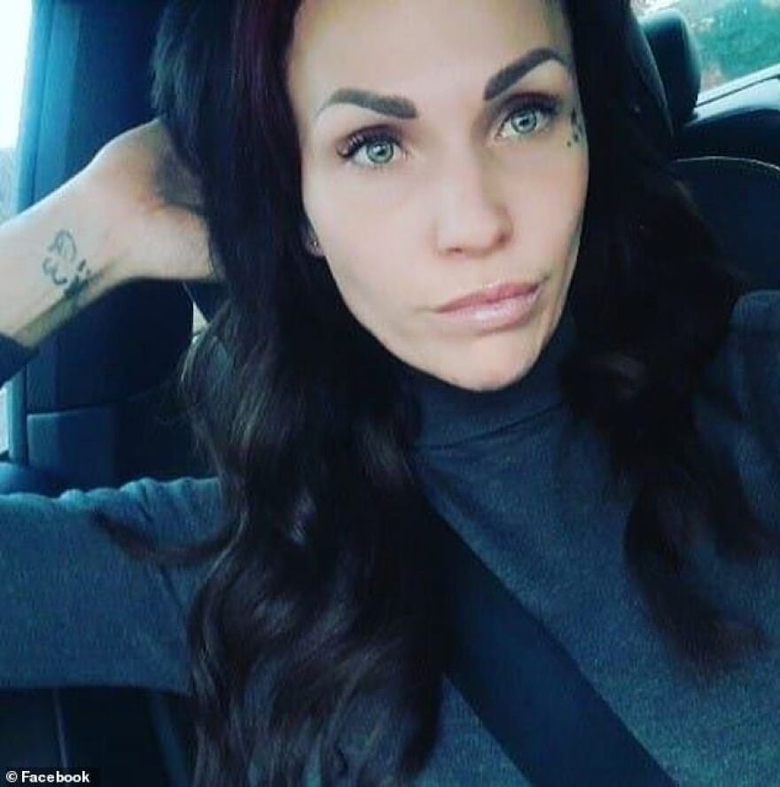 «Δεν τον ανάγκασα να κάνουμε σεξ, ήταν πρόθυμος» λέει η 32χρονη για τον... 14χρονο που έριξε στο κρεβάτι