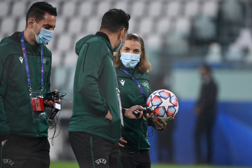 Γράφει ιστορία στο «Juventus Arena» η Στεφανί Φραπάρ: Η πρώτη γυναίκα διαιτητής στο Champions League