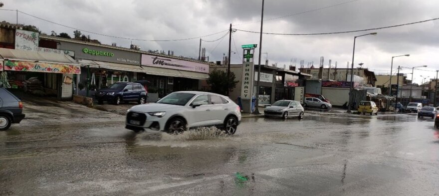 Κακοκαιρία - Ζάκυνθος: Πλημμύρισαν δρόμοι και υπόγεια από τη νεροποντή - Δείτε βίντεο