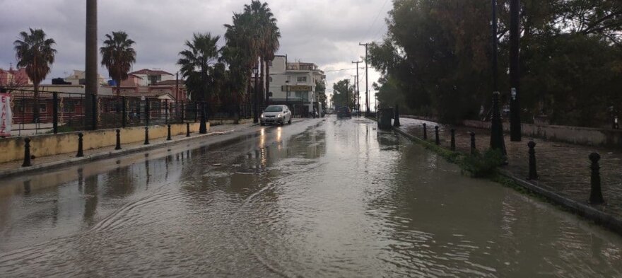 Κακοκαιρία - Ζάκυνθος: Πλημμύρισαν δρόμοι και υπόγεια από τη νεροποντή - Δείτε βίντεο