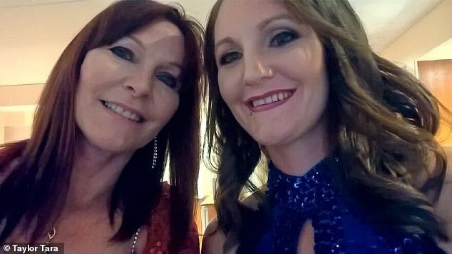 Γιαγιά - συνοδός πολυτελείας, ετών 57, με επτά εγγόνια! 