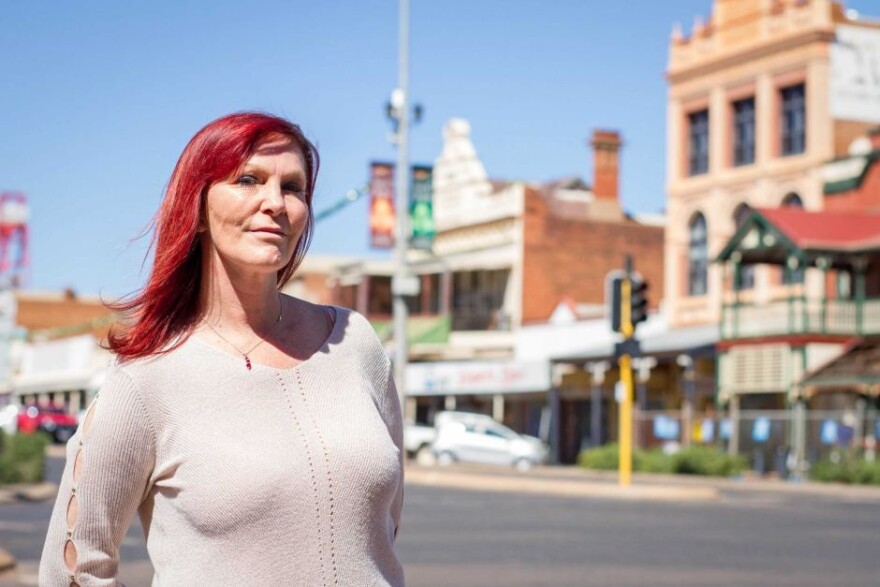 Γιαγιά - συνοδός πολυτελείας, ετών 57, με επτά εγγόνια! 