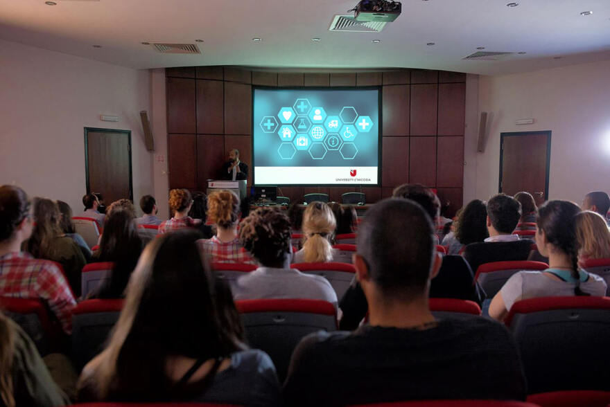 Γιατί το Πανεπιστήμιο Λευκωσίας είναι η ιδανική επιλογή για σπουδές εκτός Ελλάδος 