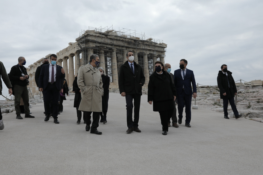 Δείτε τον νέο ανελκυστήρα για ΑμεΑ στην Ακρόπολη - Φωτογραφίες και βίντεο 