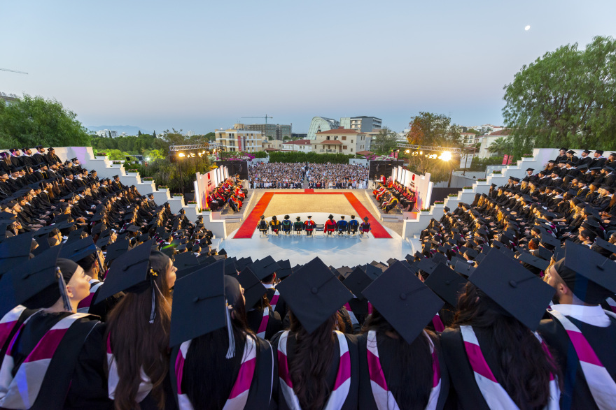 Γιατί το Πανεπιστήμιο Λευκωσίας είναι η ιδανική επιλογή για σπουδές εκτός Ελλάδος 