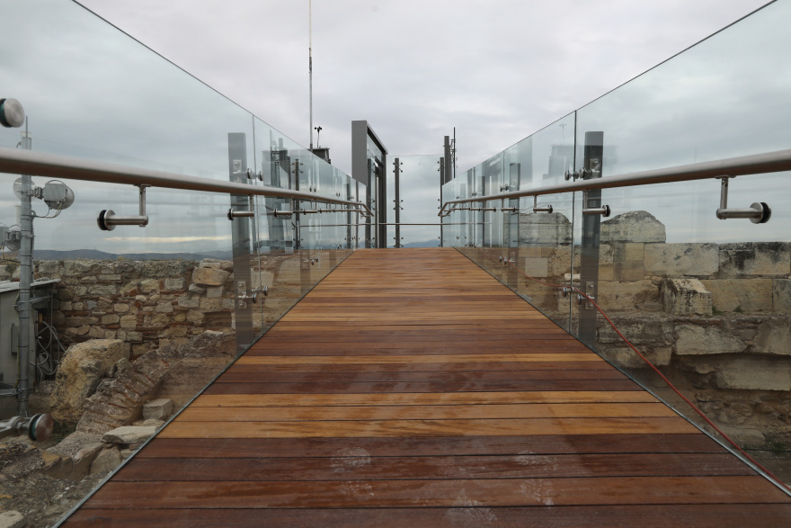 Δείτε φωτογραφίες: Από το... παλιό στο νέο αναβατόριο της Ακρόπολης