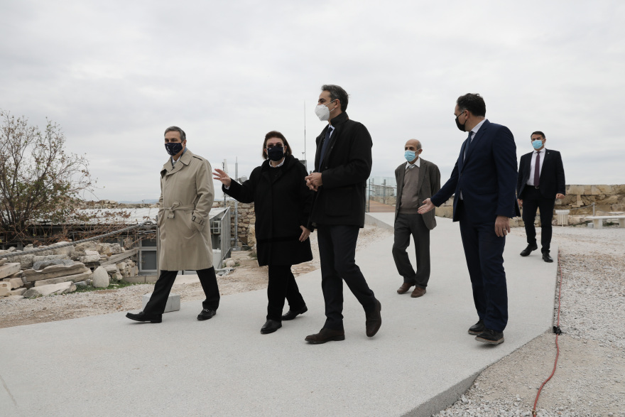 Δείτε φωτογραφίες: Από το... παλιό στο νέο αναβατόριο της Ακρόπολης