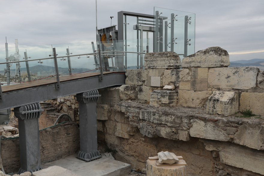 Δείτε φωτογραφίες: Από το... παλιό στο νέο αναβατόριο της Ακρόπολης